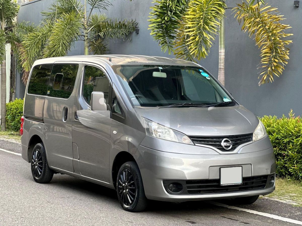 Nissan NV200 2016