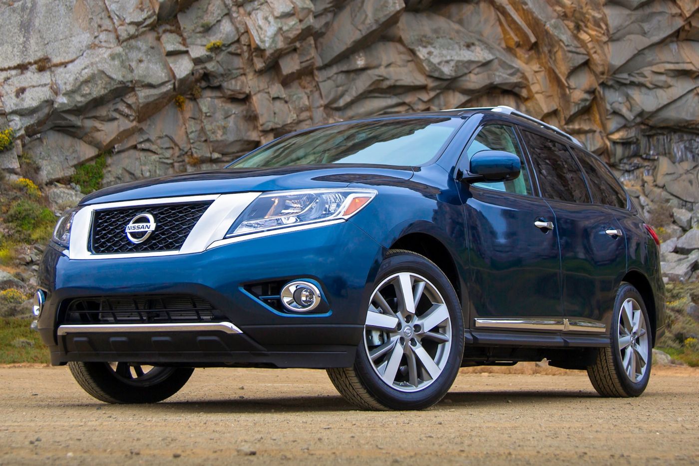 Nissan Pathfinder Hybrid 2015