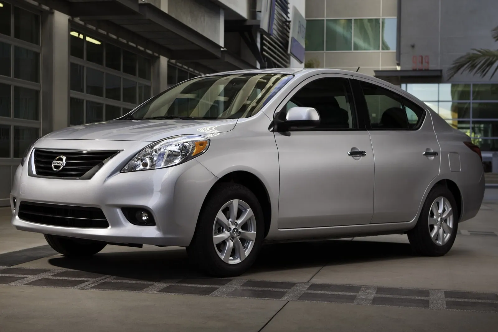 Nissan Versa S Sedan