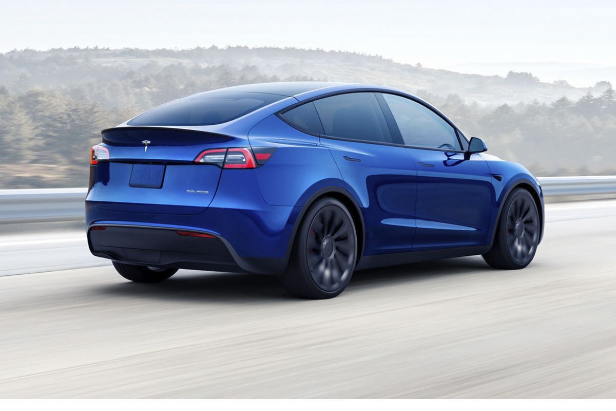 Tesla Model Y 2