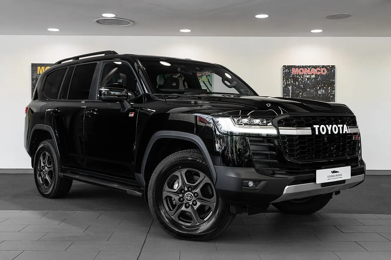 Toyota Land Cruiser 300 GR Sport
