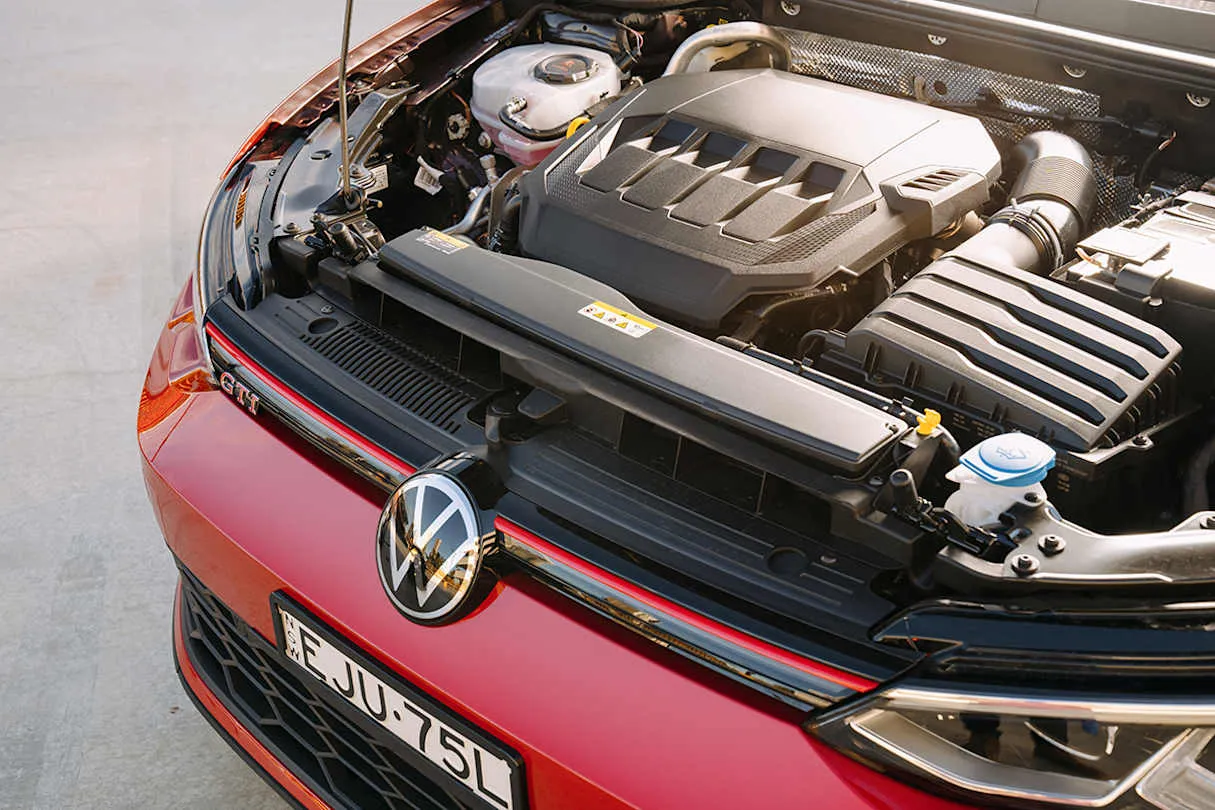 Volkswagen Golf R 2.0L Turbo Four