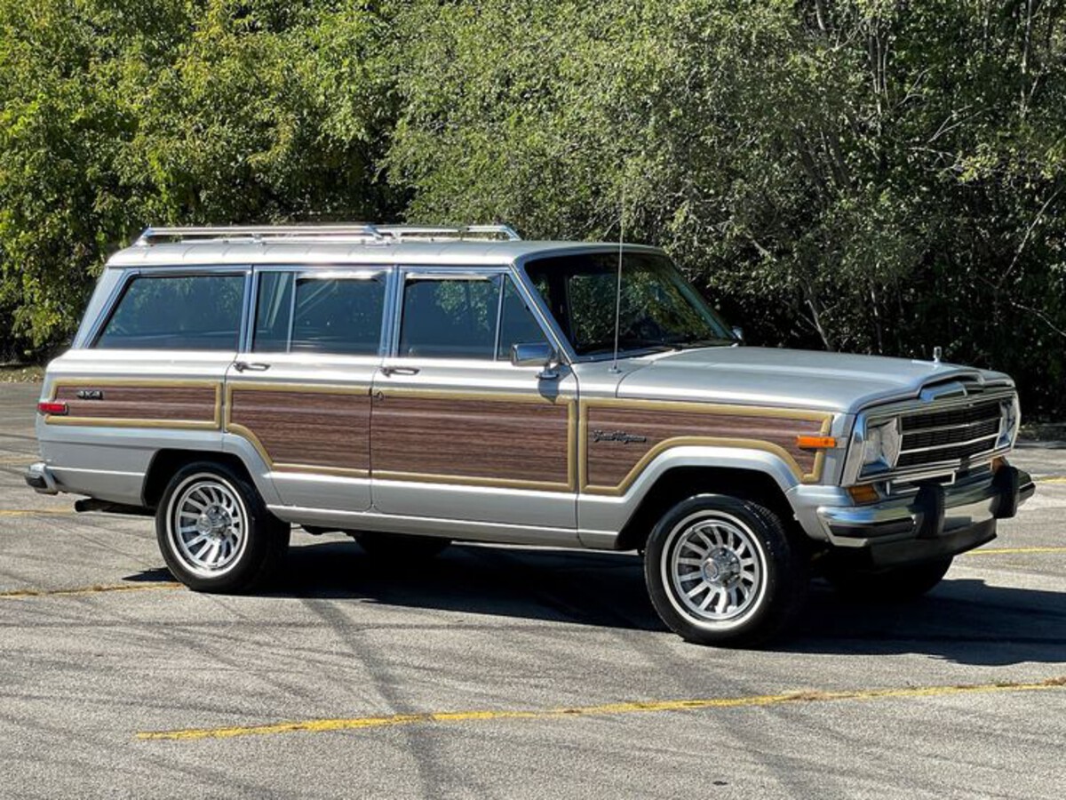 Jeep Grand Wagoneer (1963–1991) Jeep Grand Wagoneer (1963–1991)