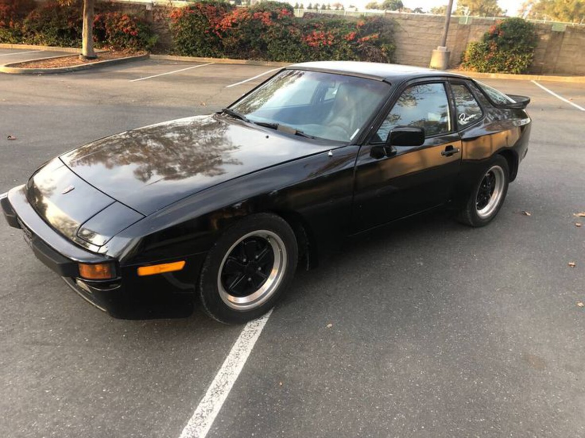 Porsche 944 (1982–1991) Porsche 944 (1982–1991)