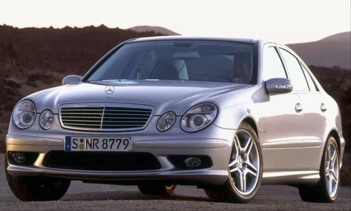 2003–2006 Mercedes-Benz E55 AMG W211