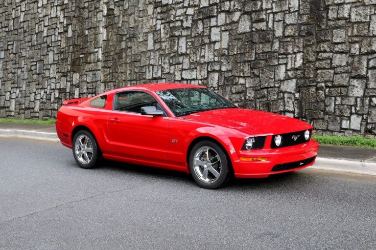 2005 Ford Mustang GT 2