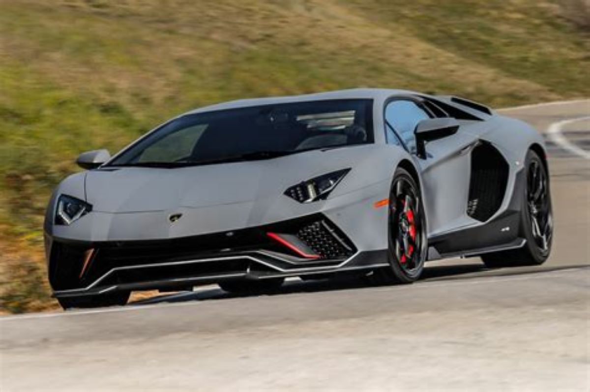 2022 Lamborghini Aventador Ultimae