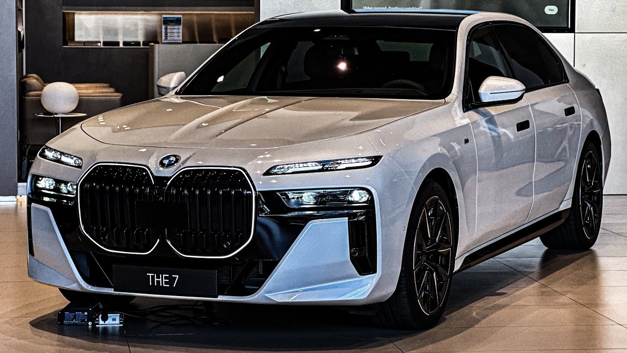 2025 BMW 7-Series (740i)