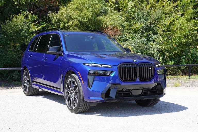 2025 BMW X7 M60i