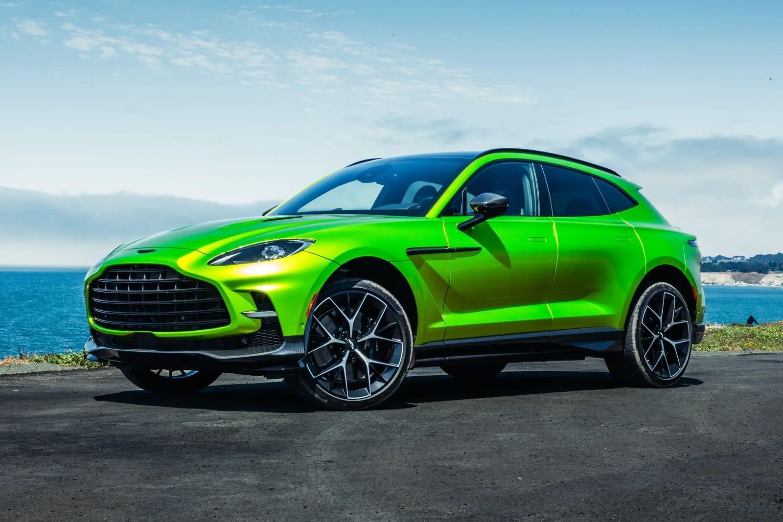 Aston Martin DBX707