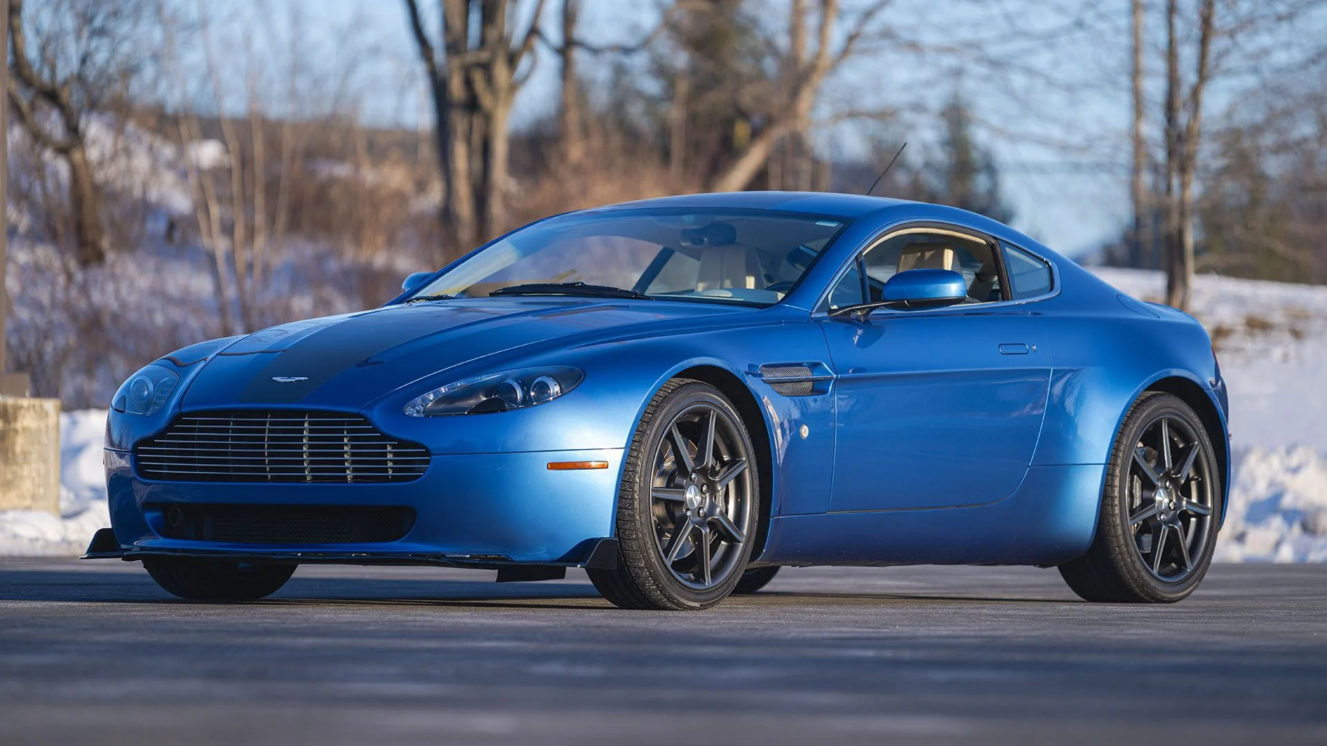 Aston Martin V8