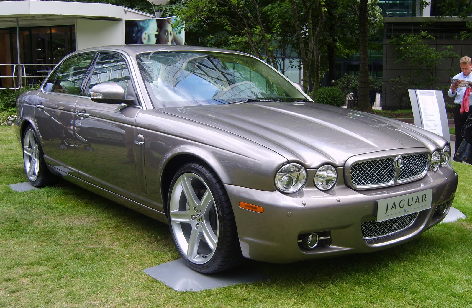 Jaguar XJ