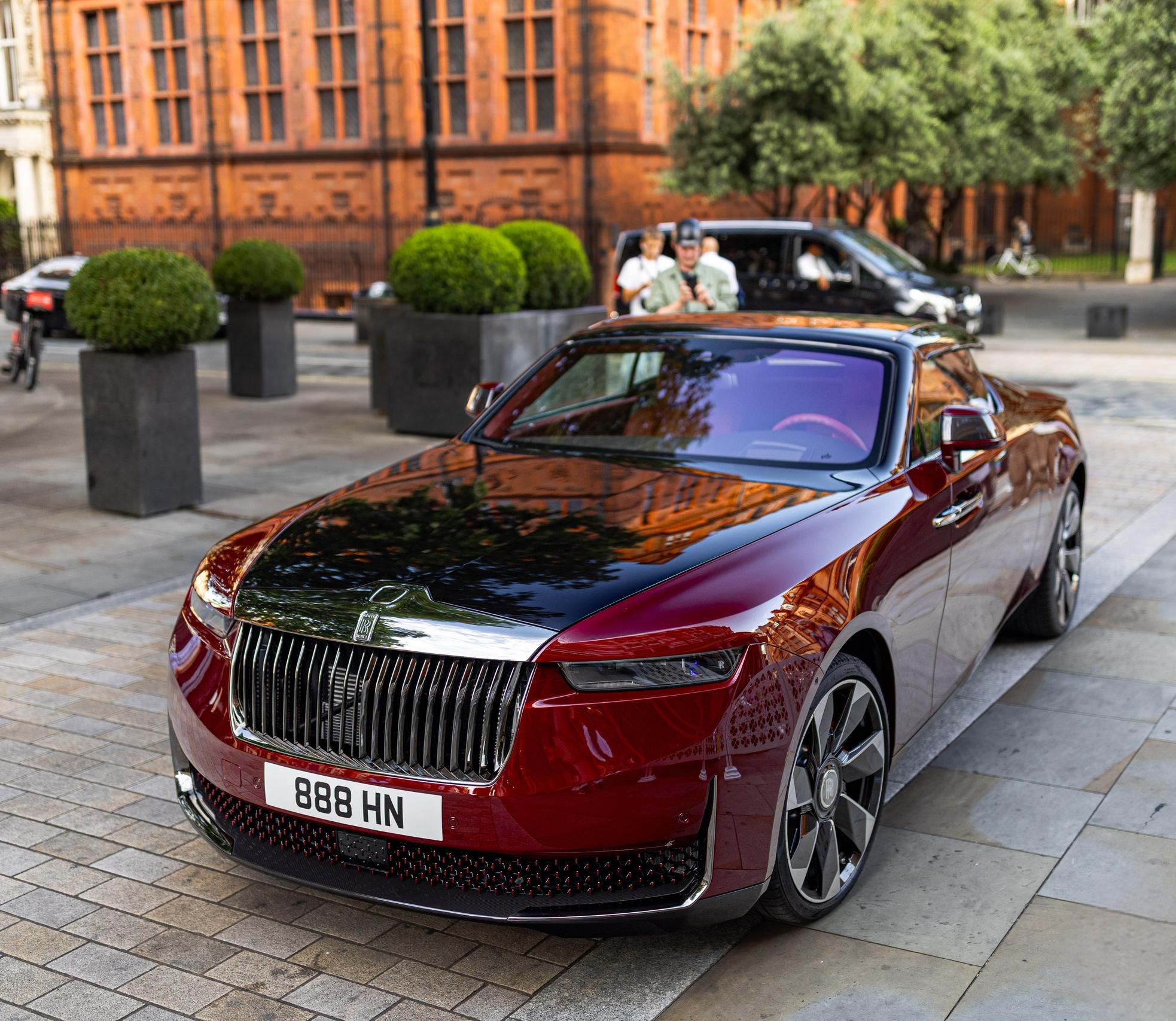 Rolls-Royce La Rose Noire Droptail