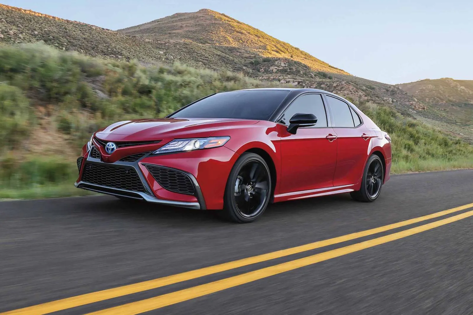 Toyota Camry Hybrid 2024