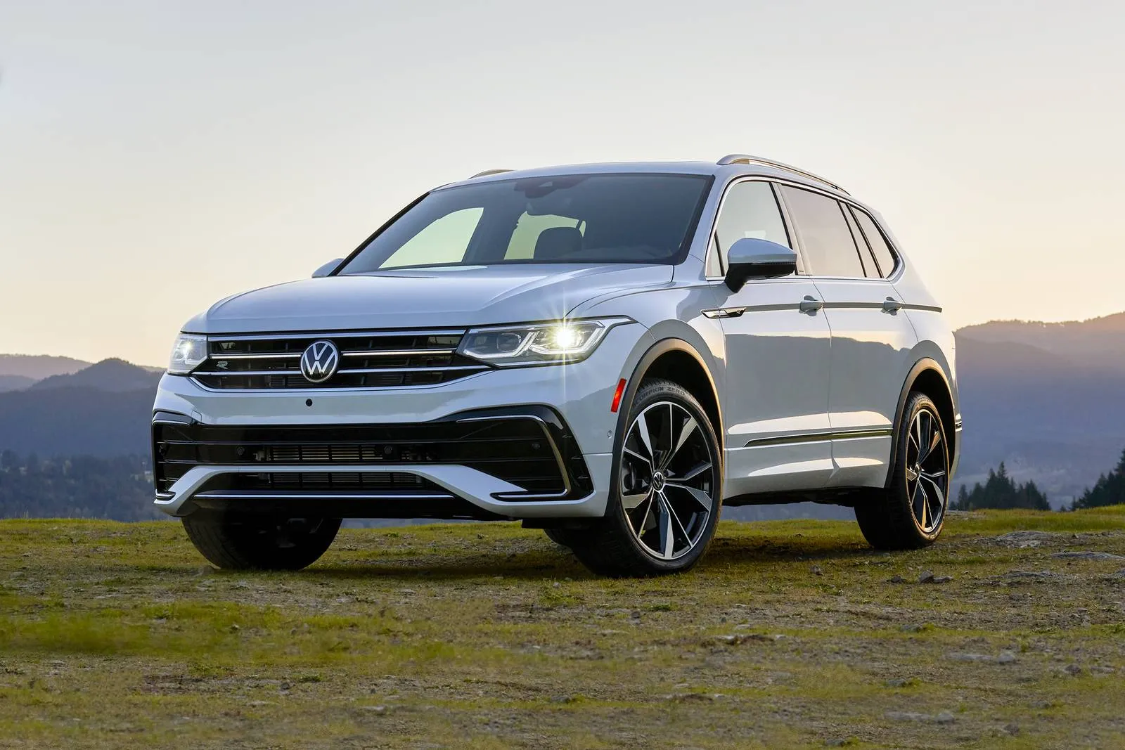 Volkswagen Tiguan SEL R Line