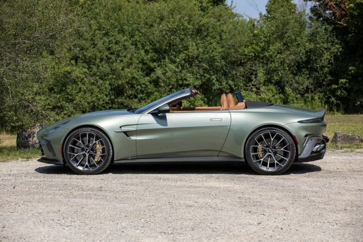 Morgan Plus Six (High Power Manual Commission) Aston Martin Vantage (Special Manual Edition)