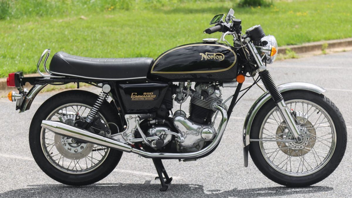 1975 Norton Commando 850