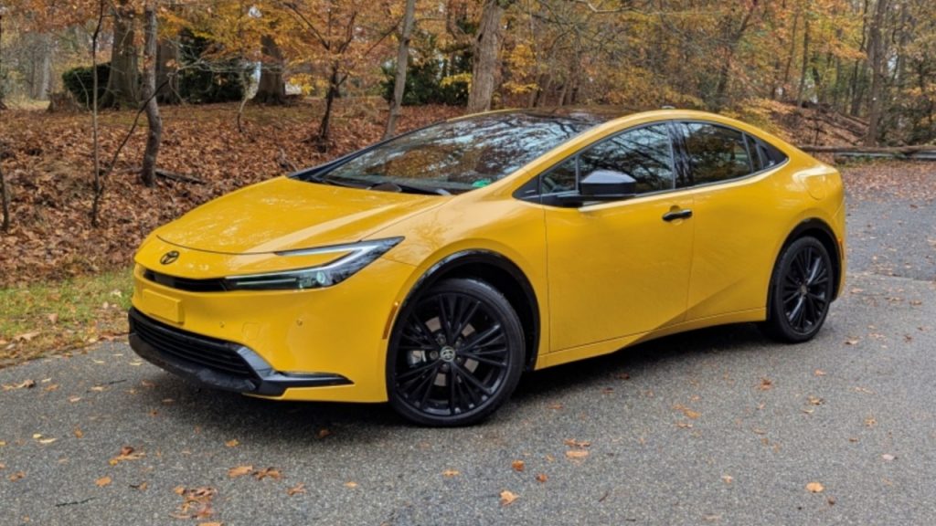 2026 Toyota Prius (2) 2026 Toyota Prius