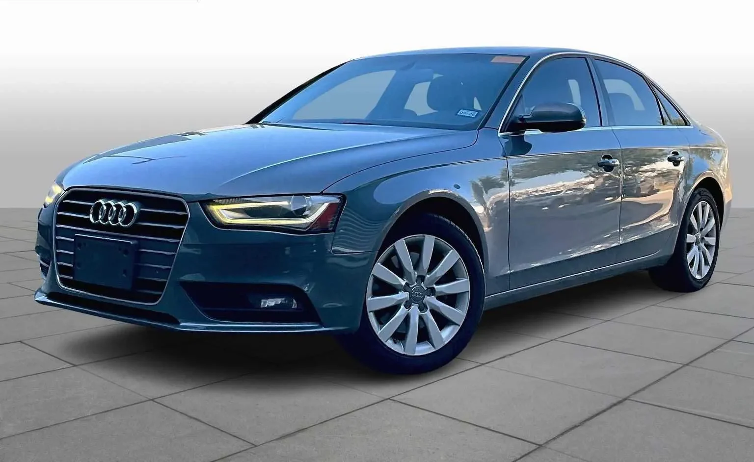 Audi A4 2.0T Premium Plus