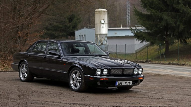 Jaguar XJR (X308)
