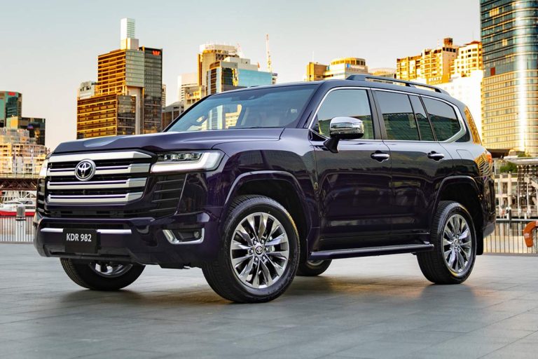 Land Cruiser 300 Hybrid 2026