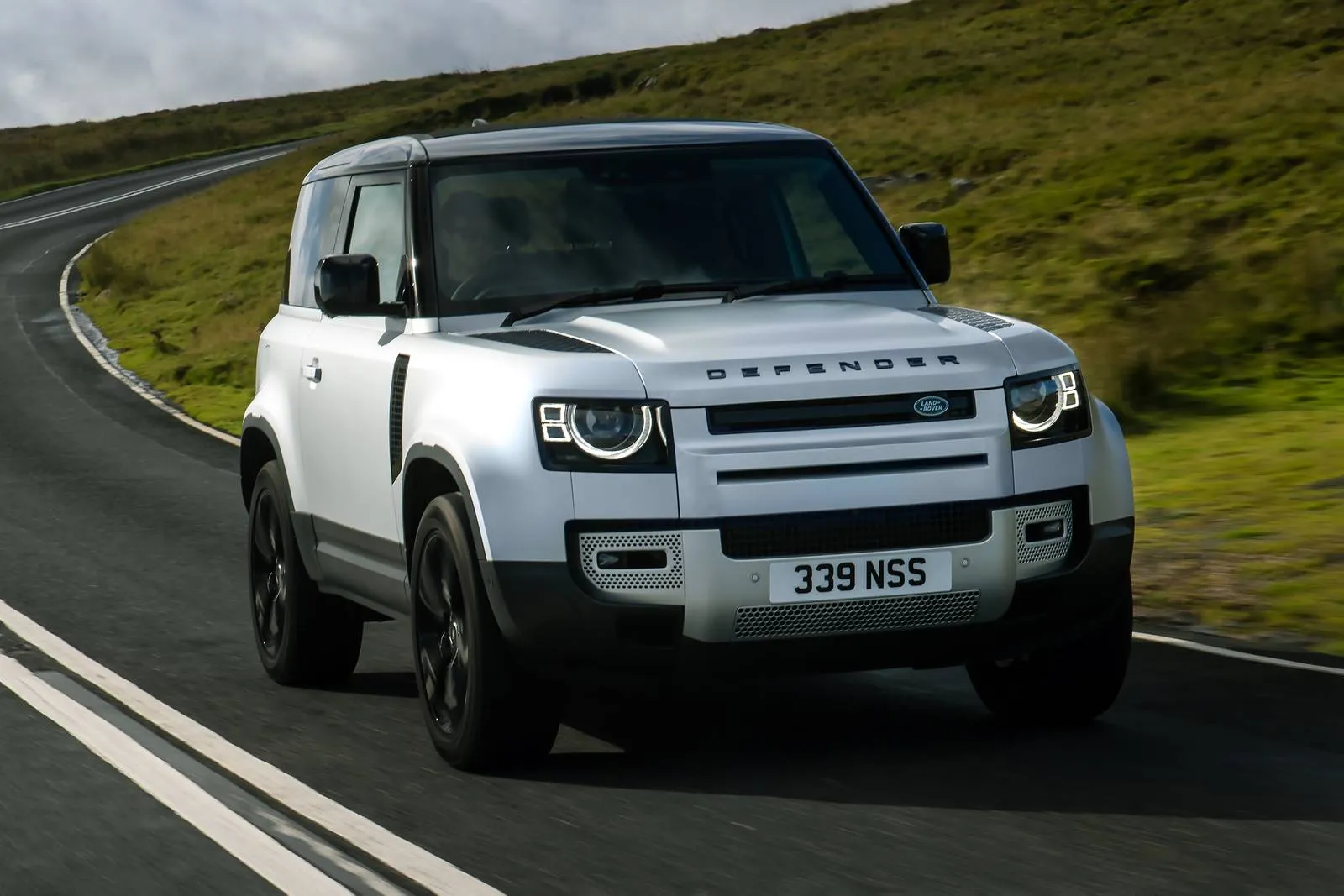 Land Rover Defender 110 P300