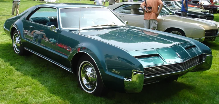 Oldsmobile Toronado Deluxe