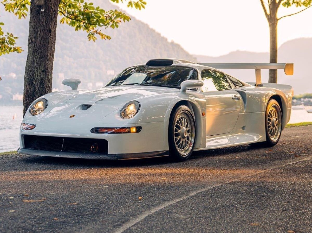 Porsche 911 GT1 Strassenversion