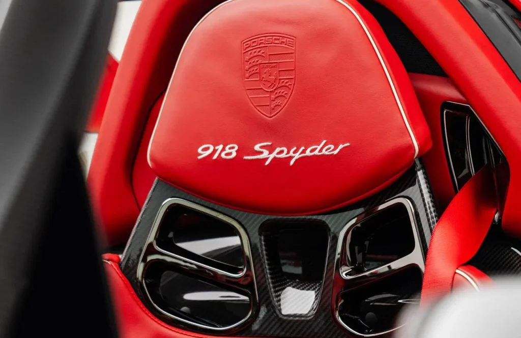 Porsche 918 Spyder 4.6L V8 