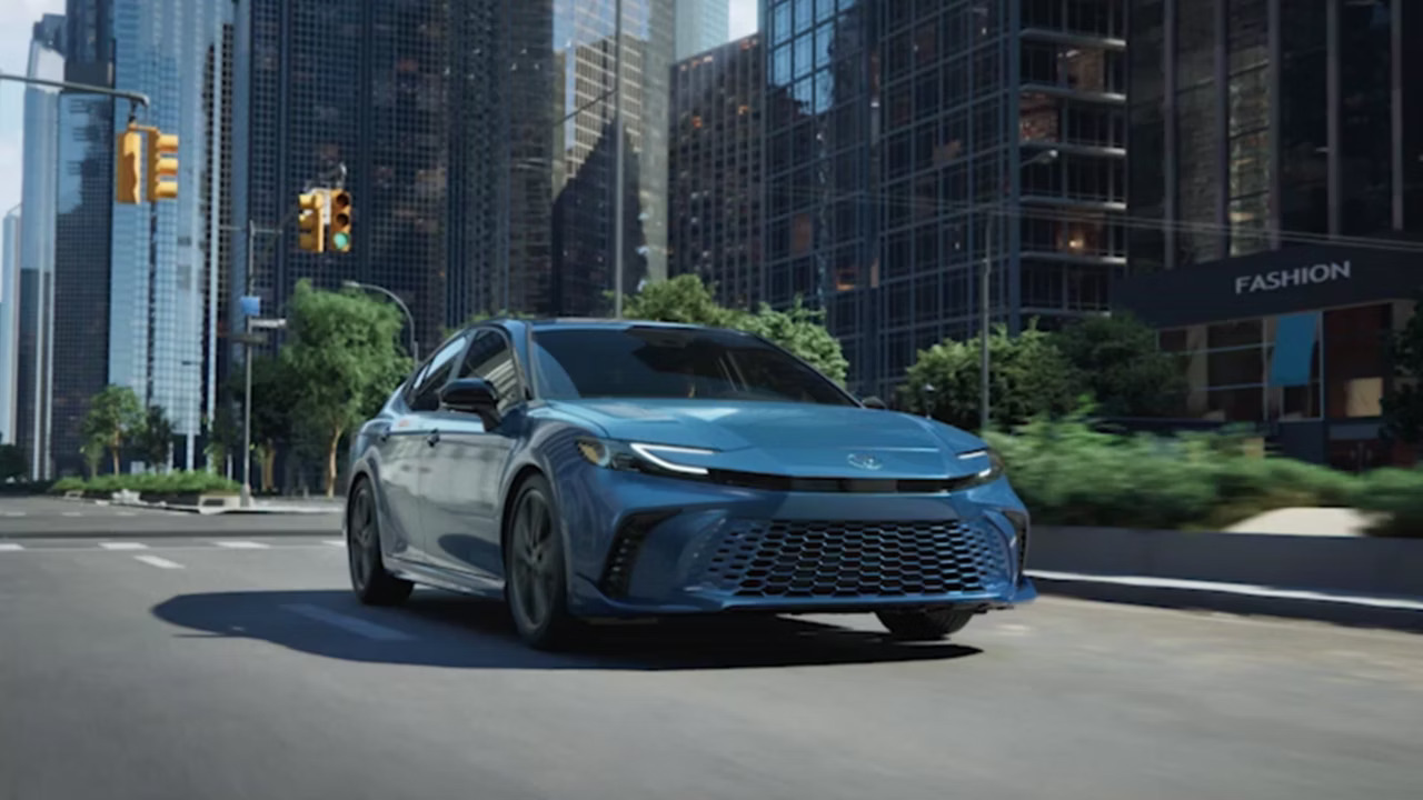 Toyota Camry Hybrid (2026) Toyota Camry Hybrid (2026)