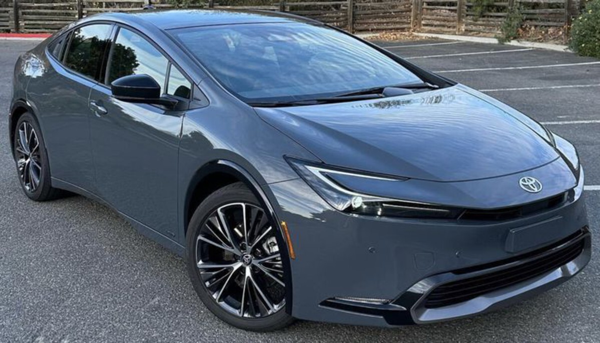  Toyota Prius (Commuter King of Efficiency)