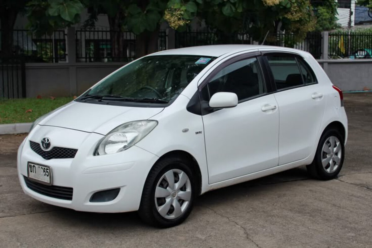  Toyota Yaris