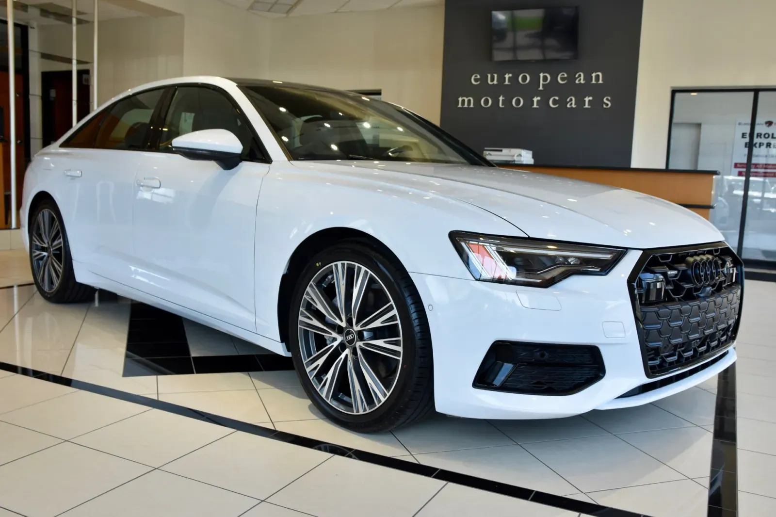 Audi A6 Provides Seamless Dual Screen Performance