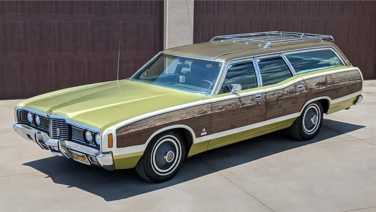 Ford LTD Country Squire