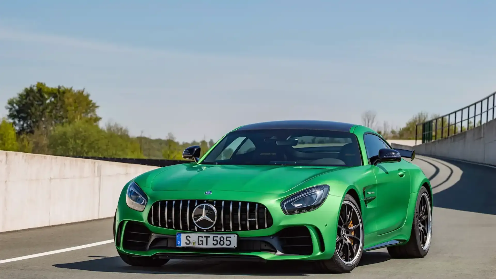 Mercedes AMG GT R