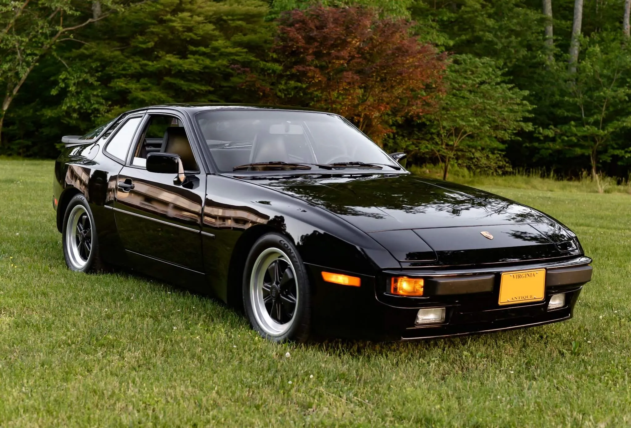 Porsche 944