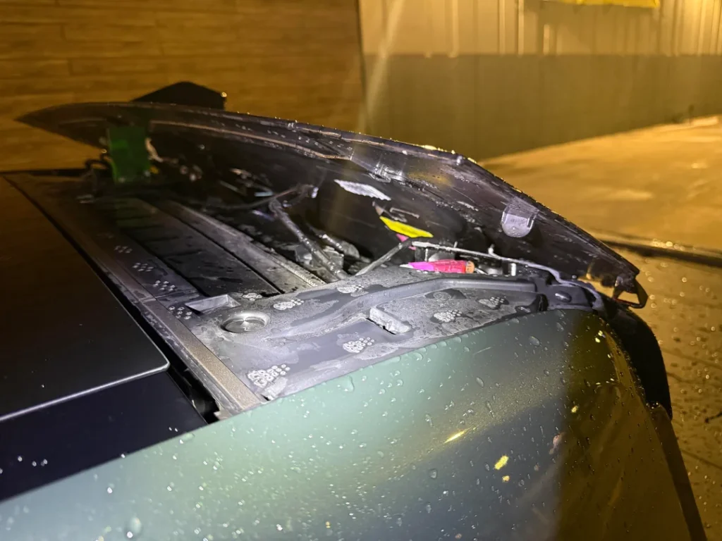 Rivian R1T Damaged Rivian R1T Damaged