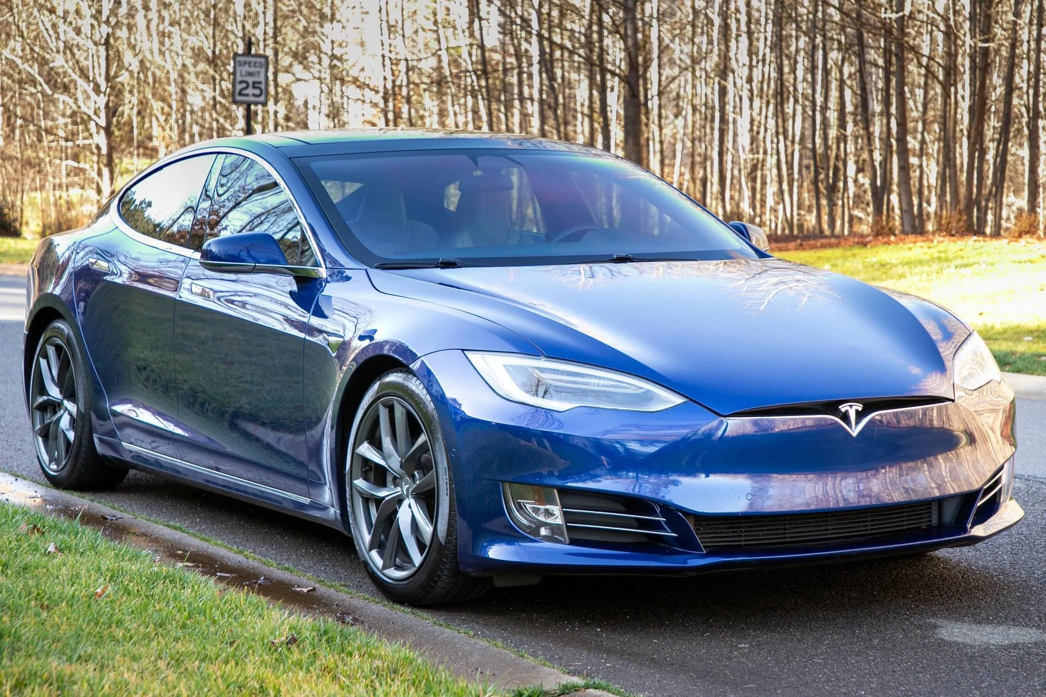 Tesla Model S 90D Tesla Model S 90D