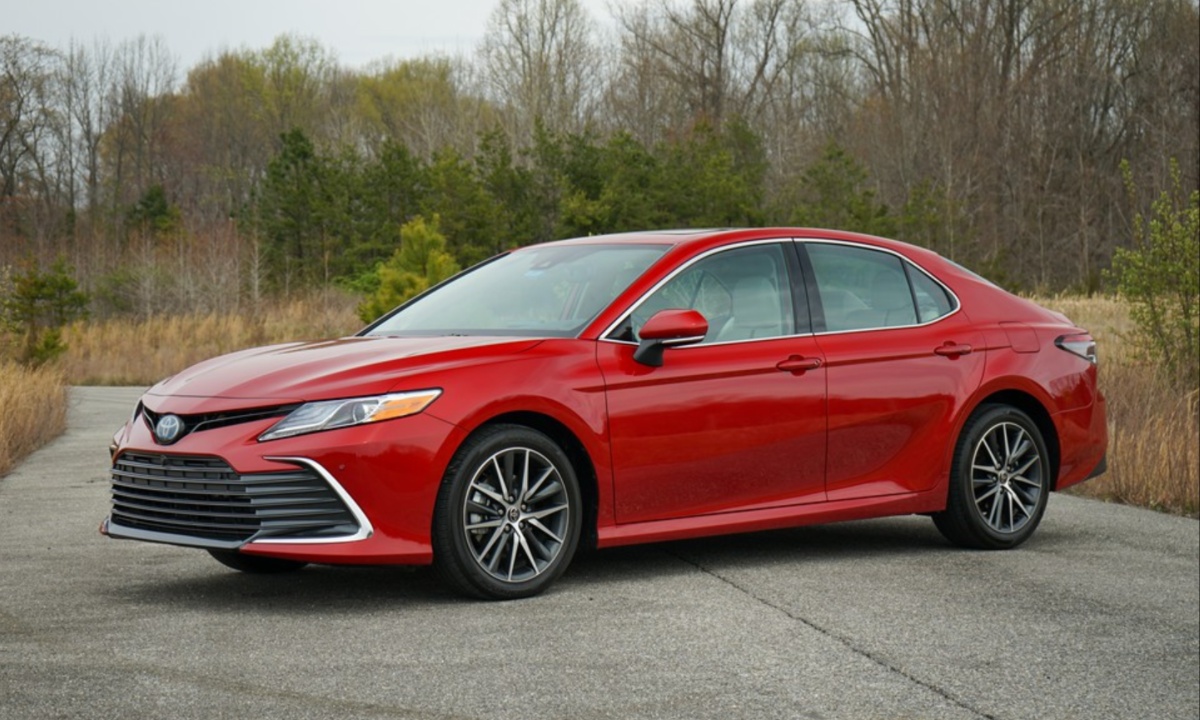 Toyota Camry Hybrid LE FWD Toyota Camry Hybrid LE FWD