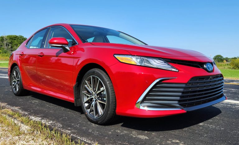 Toyota Camry Hybrid XLE