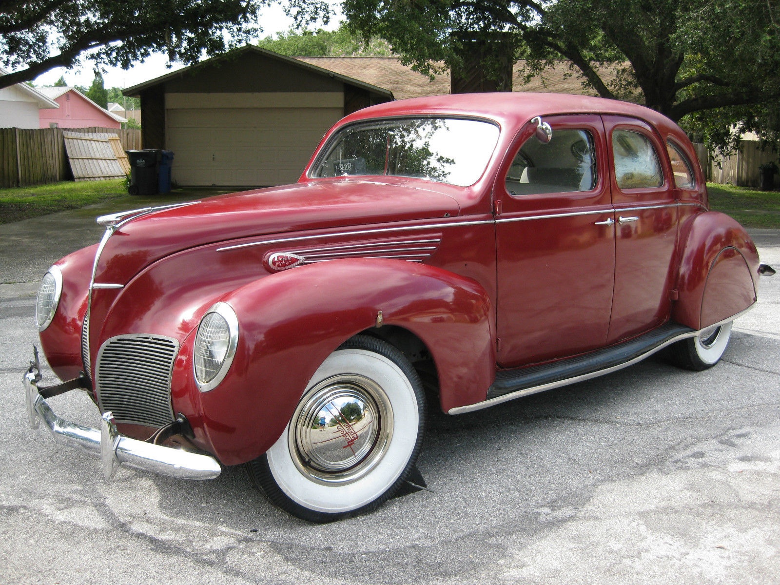 1938 Lincoln Zephyr V12 Town Sedan