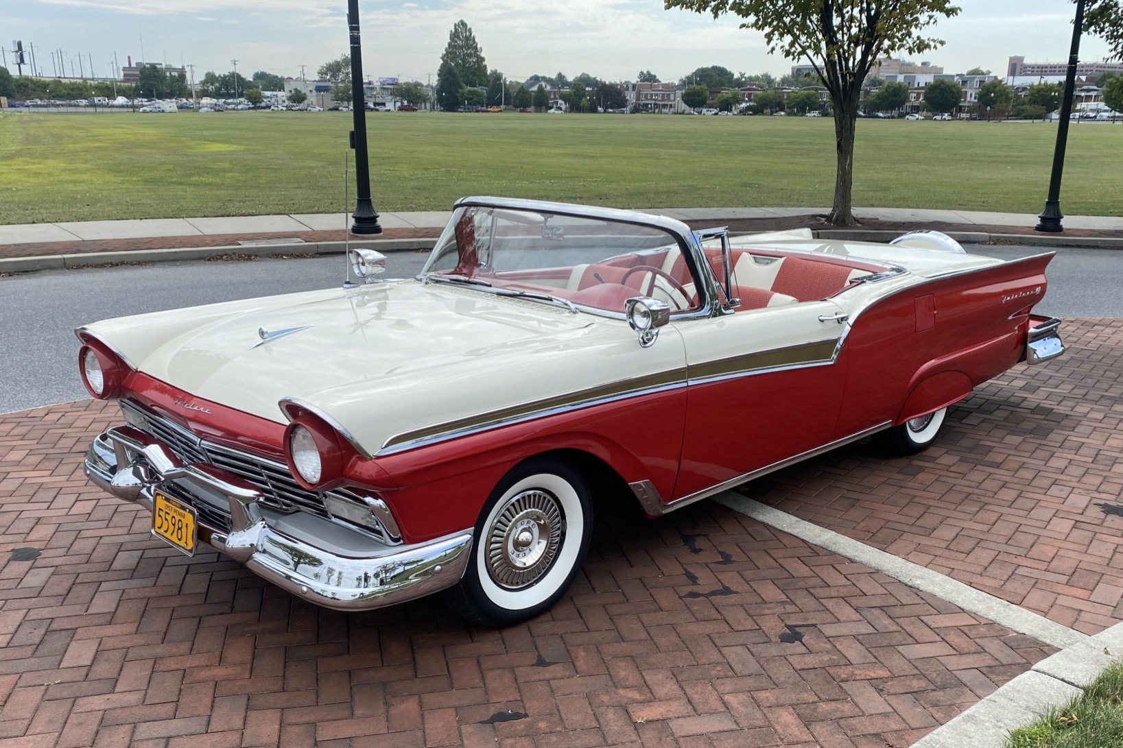 1957 Ford Fairlane 500 Skyliner