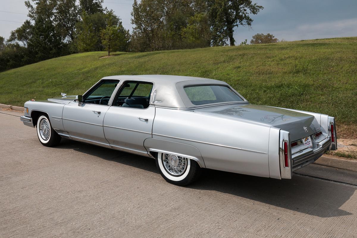 1976 Cadillac Fleetwood Brougham (2)