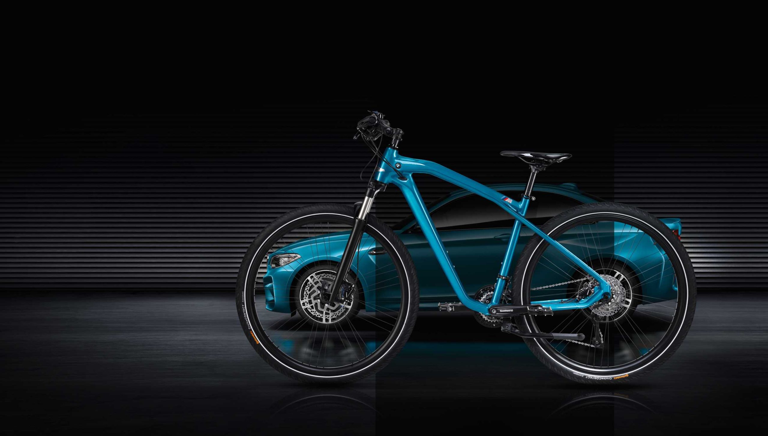 BMW 7 Series and the BMW Cruise M Bike BMW 7 Series and the BMW Cruise M Bike