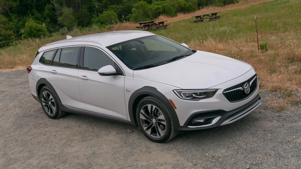 Buick Regal TourX (2018–2020)