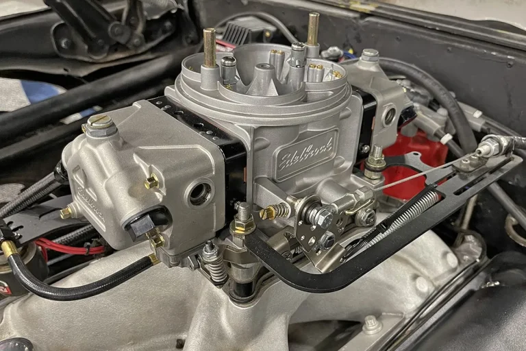 Edelbrock VRS 4150 series four barrel carburetor