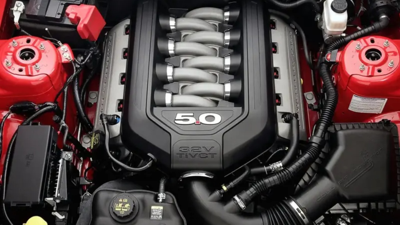 Ford 5.0L Coyote V8 (2) Ford 5.0L Coyote V8