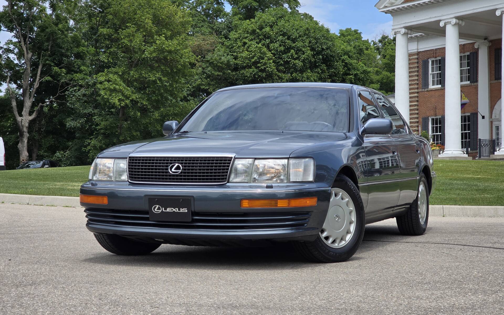 Lexus LS 400