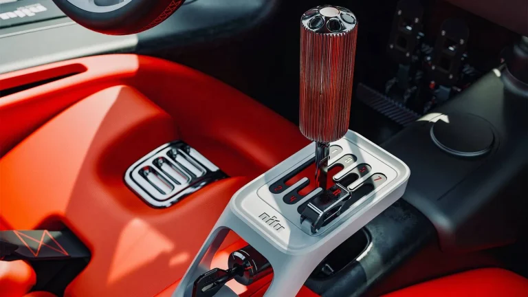 Manual gear shifter inside the cockpit of the Nilu27 hypercar