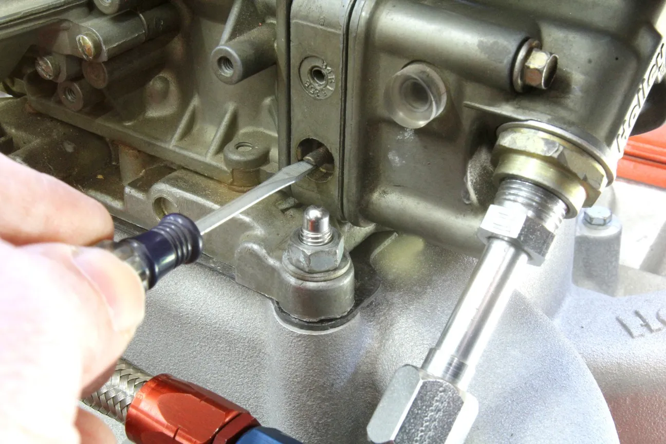 Setting idle mixture on a carburetor